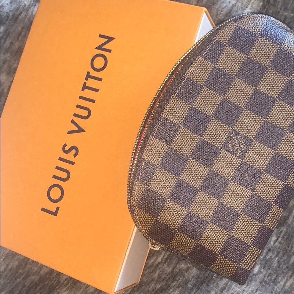 Louis Vuitton Cosmetic Pouch in Damier Ebene